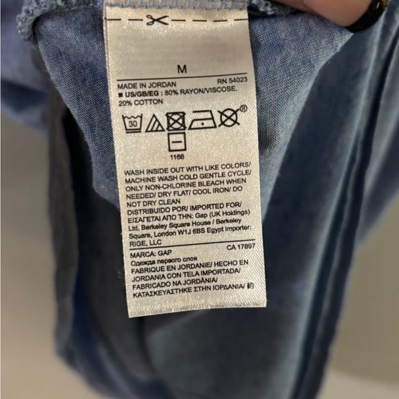 GAP Super Soft Sleeveless Tee - Picture 2 of 3